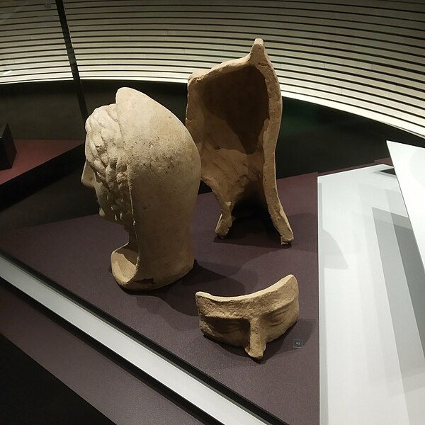 File:Semi-teste votive etrusche in terracotta - Fondazione Rovati, Milano - Foto di Giovanni Dall'Orto, 15 Febbr 2023 4.jpg