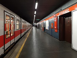 Sesto San Giovanni - Station de métro Sesto Rondò - train.jpg