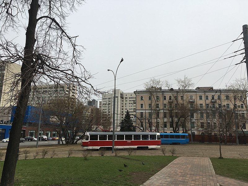 File:Shabolovka Street, Moscow - 5515.jpg