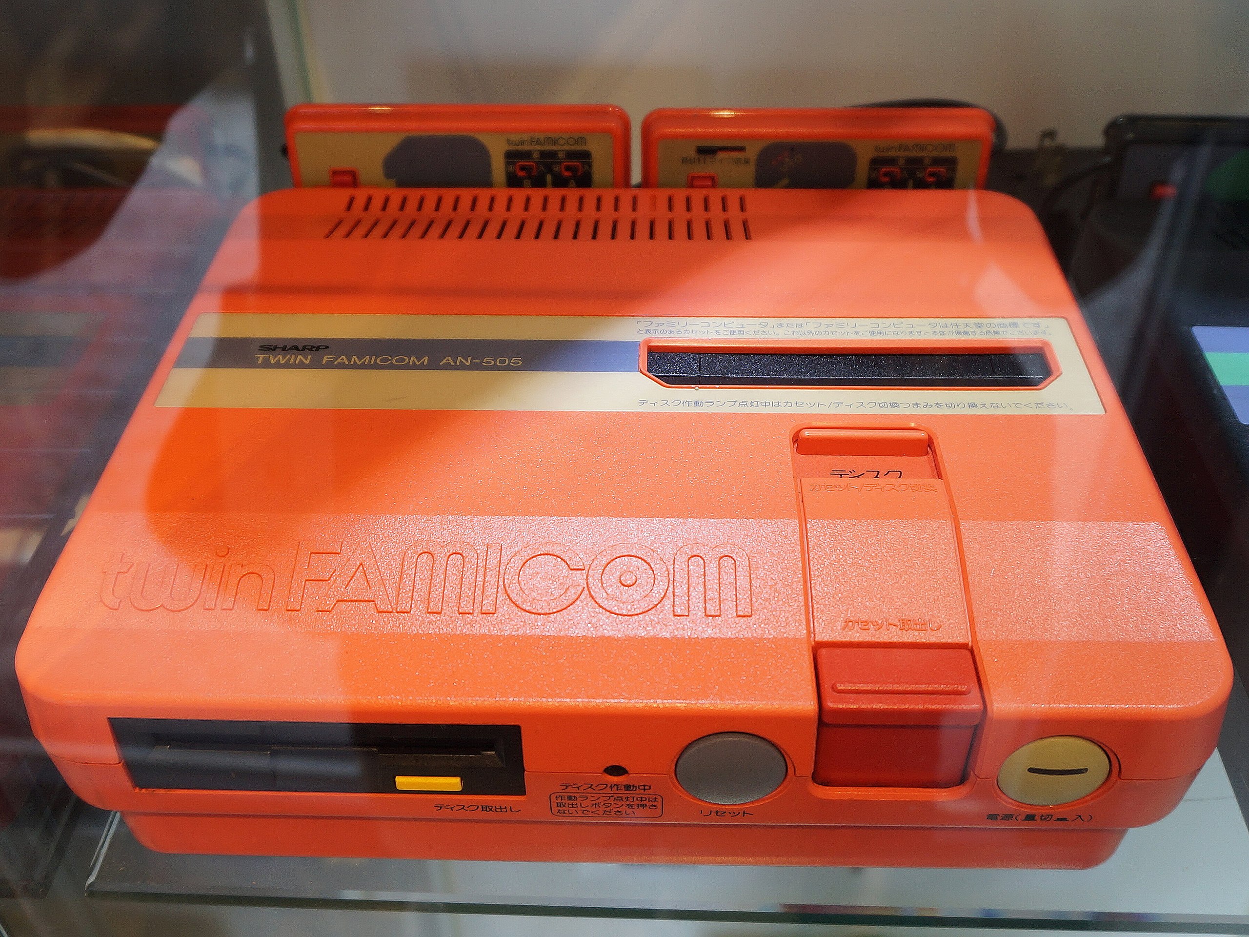 File:Sharp Twin Famicom AN-505R 20200913.jpg - Wikipedia