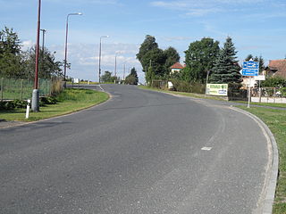 Silnice II/126 v obci Štipoklasy, u odbočky II/339 na Ledeč nad Sázavou