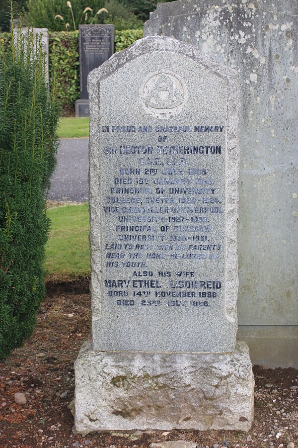 Sir Hector Hetherington's grave, Tillicoultry