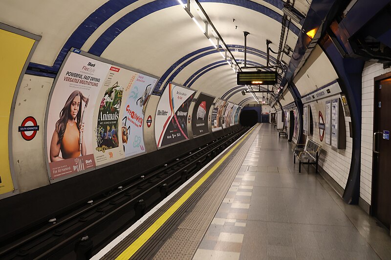 File:South Kensington Underground Station (August 2023) 11.jpg