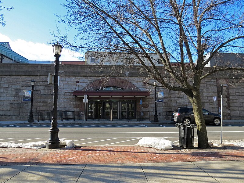 File:South entrance to Springfield Union Station -- March 2019 01.jpg