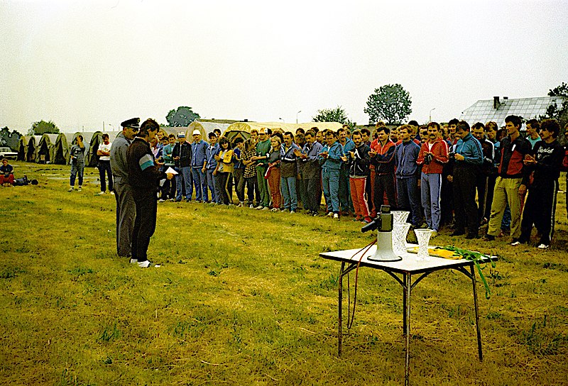 File:Spadochronowe Mistrzostwa Polski w RW-4 Jelenia Góra 1989.08.28 01.jpg