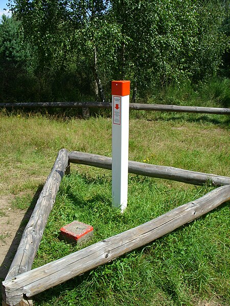 File:Speck Kaeflingsberg Trigonometrischer Punkt 2007-08-03 057.jpg