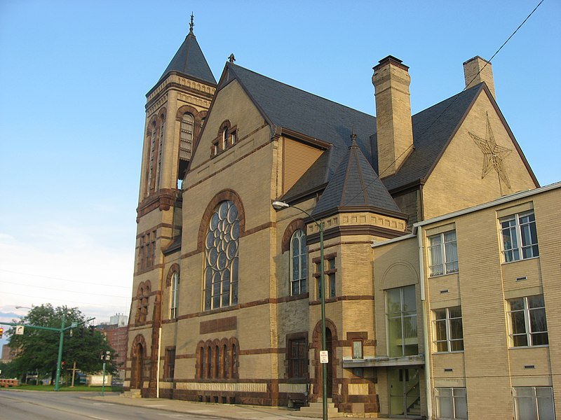 File:St. John's Lutheran in Springfield, northwestern corner, closeup.jpg