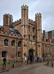 The Main Gate of St John's College on St John's Street, decorated with the arms of the foundress St Johns main gate.jpg