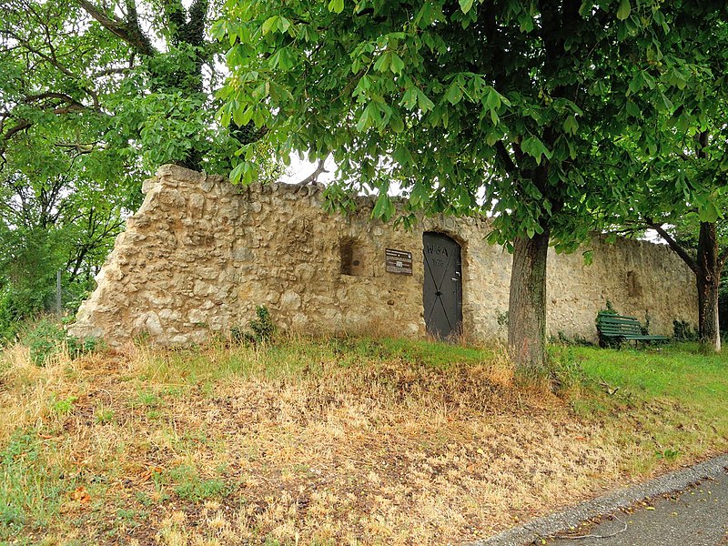 File:Stadtmauer 25721 in A-7082 Donnerskirchen.jpg