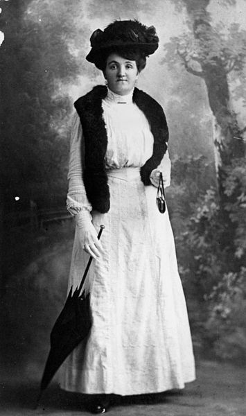 File:StateLibQld 1 99836 Elegantly dressed Elsie Jensen from Wondai, ca. 1910.jpg