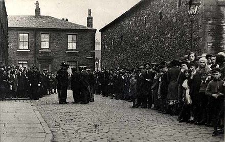 Strike of cotton mill workers in 1920 in Cowell Street in the Nab Lane area