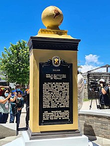 Historical marker installed in 2021 to commemorate the 500th anniversary of the arrival of Magellan in the waters of the island.