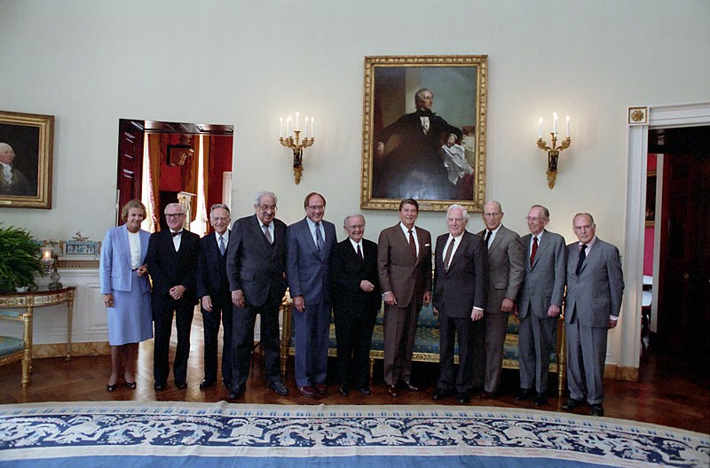 File:Supreme Court Justices pose with President Ronald Reagan in the White House Blue Room.jpg