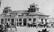 English: Rialta theater, built on the place where the old colonial City Hall used to be. Español: Teatro Rialta, construido en el terreno que antes ocupaba el Ayuntamiento colonial de la Ciudad.