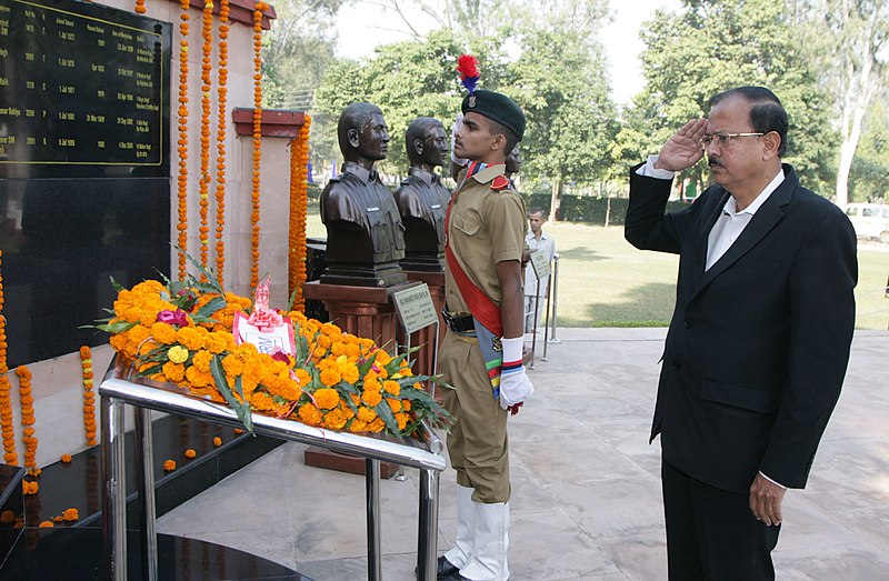File:The Minister of State for Defence, Dr. Subhash Ramrao Bhamre paying homage at War Memorial, at the inauguration of the 48th All India Sainik School (AISS) Principals’ Conference, at Sainik School Kunjpura, Haryana.JPG