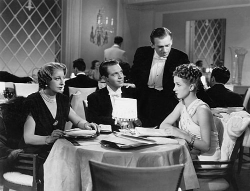 De g. à d. : Helen Broderick, Louis Hayward, Douglas Fairbanks Jr. et Danielle Darrieux, dans La Coqueluche de Paris (1938)