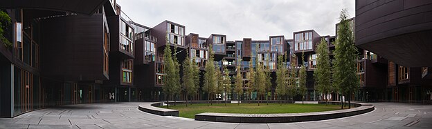 English: Courtyard of the Tietgenkollegiet students' residence (Copenhagen Ørestad). Deutsch: Innenhof des Tietgenkollegiet Studentenwohnheims (Copenhagen Ørestad).