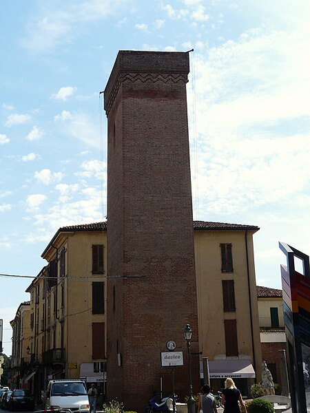 Tortona-torre palazzo Guidobono1.jpg