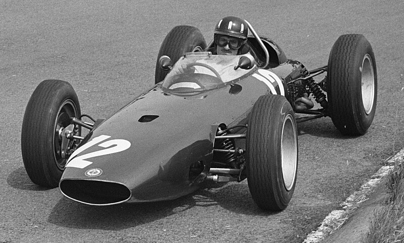 File:Training voor Grand Prix te Zandvoort begonnen Graham Hill (12 BRM) in de Huge, Bestanddeelnr 915-2840 (cropped).jpg