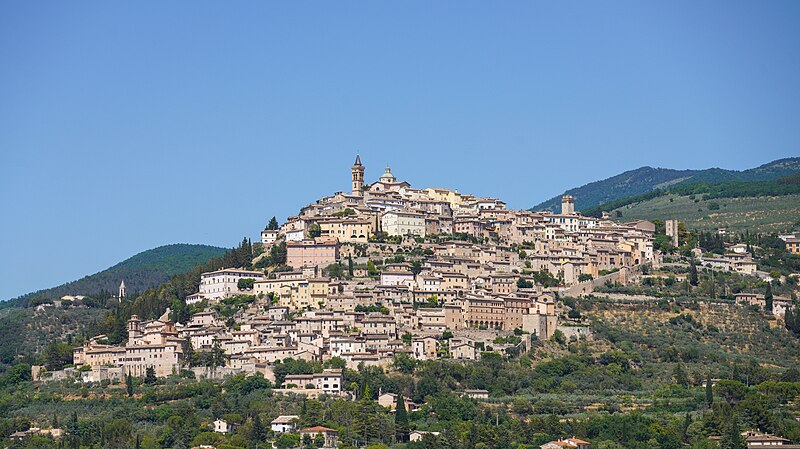 File:Trevi (Umbria)- Panorama.jpg