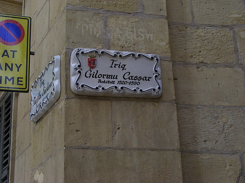 File:Triq Gilormu Cassar, Birgu, Malta.jpg