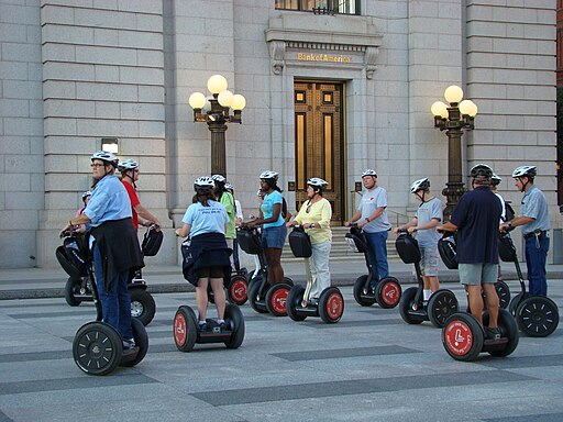Tourists on Segway Scooters visiting Washington, D.C., on Aug. 21, 2008. (Xesús Cociña Souto, Public domain, via Wikimedia Commons.)