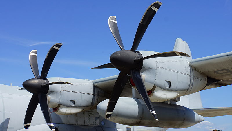 File:USMC KC-130J(QD-7982) Rolls-Royce AE2100D3 in Iwakuni Air Base 20140914.JPG