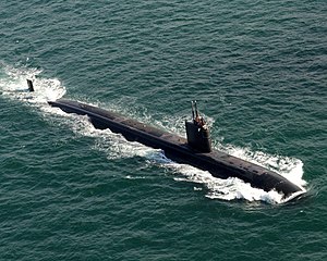 US Navy 060215-N-9500T-045 Il sottomarino da attacco rapido di classe Los Angeles USS Asheville (SSN 758), prende il via in preparazione di condurre esercitazioni di superficie ad alta velocità al largo della costa della California meridionale.jpg