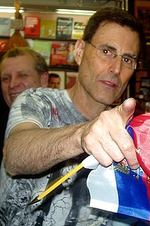 Uri Geller Israeli illusionist