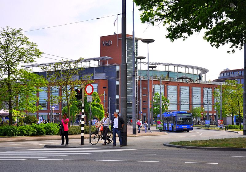 File:V^D Shopping Center - panoramio.jpg