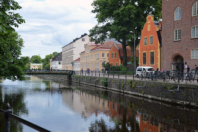 File:Västra Ågatan along Fyrisån, Uppsala.jpg