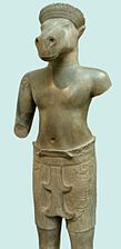 ואג'ימוחה (אלוהות עם ראש סוס) ממקדש N7 במוזיאון גימה.