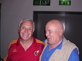 Валерий Винокуров (справа) со знаменитым футболистом мадридского «Реала» 1950-х годов Хуаном Сантистебаном. 2007 год