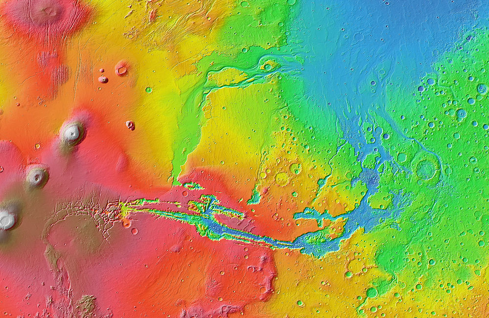 Valles Marineris y canales de salida MOLA zoom 64.jpg