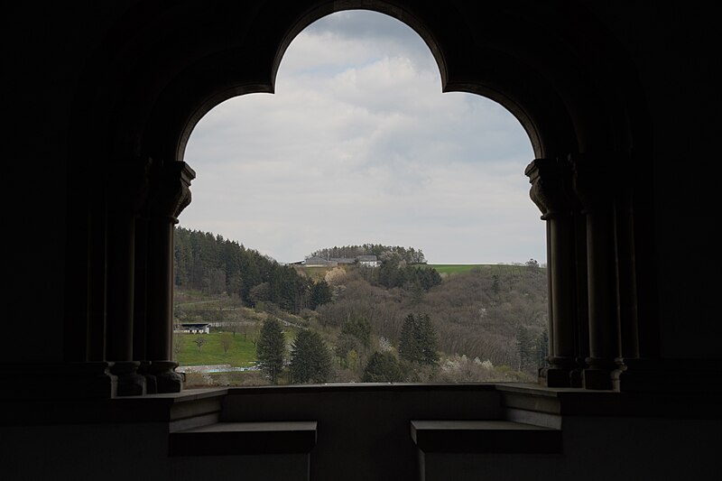 File:Vianden Castle in Luxembourg - 51128910956.jpg