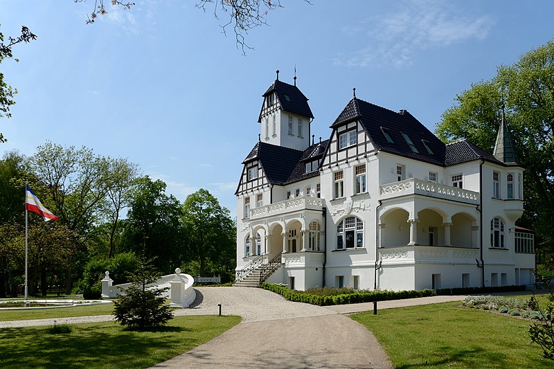 File:Villa Papendorf4.jpg