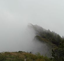 La cime della Marzola in mezzo alla nebbia