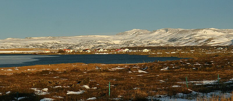 File:Vogar on the east shore of Mývatn.jpg