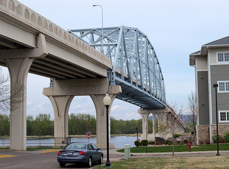 File:Wabasha Bridge 1.JPG