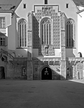 Wappenwand an der Außenseite der St. Georgs Kathedrale, Theresianische Militärakademie, Wiener Neustadt