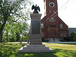 Ünlü heykeltıraş John A.Wilson tarafından Savaş Anıtı, Dudley, Massachusetts