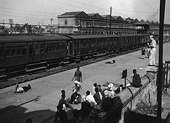 বাংলা: শিয়ালদহ স্টেশন, ১৯৪৪ English: Sealdah station, 1944