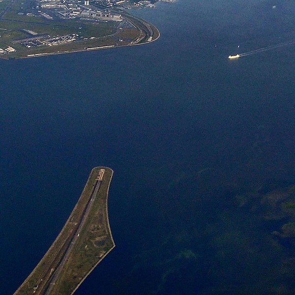 File:Öresundsförbindelsen under sundet.jpg