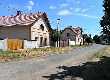 Černá u Bohdanče, West