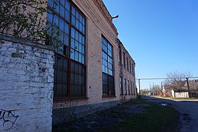 здание завода (10 апреля 2017 года)