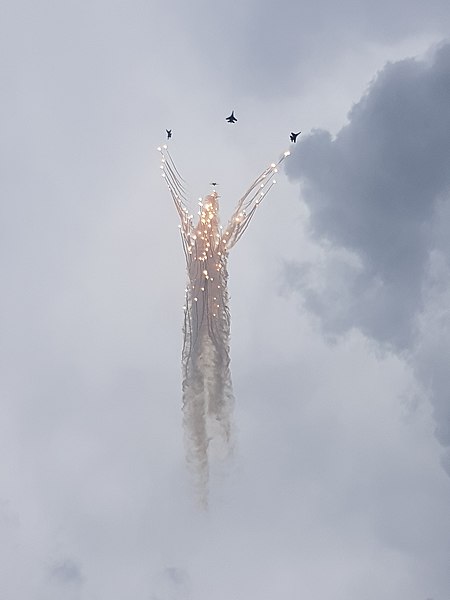 Роспуск «Русских Витязей» над полосой в Кубинке. Фото 15 мая 2021 года.