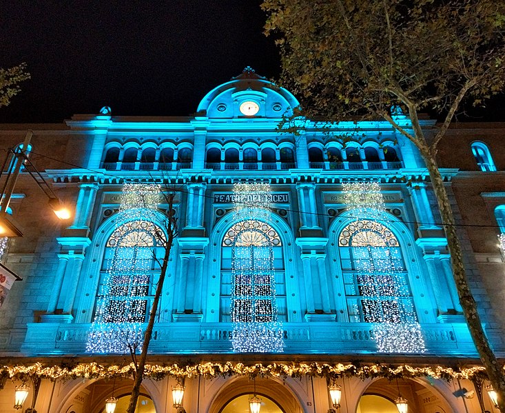 File:032 Gran Teatre del Liceu, la Rambla 51-59 (Barcelona), amb il·luminació nadalenca.jpg