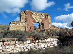 Vista de las ruinas del barrio minero de «La Azufrera» de Libros (Teruel), con detalle de distintas estructuras, año 2016.