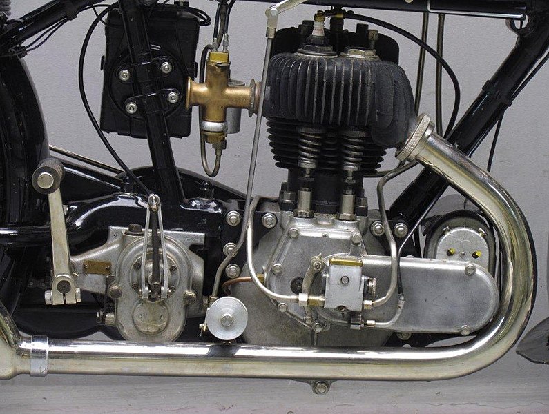 File:1928 AJS Model K9 500cc-Side Valve engine right side.jpg