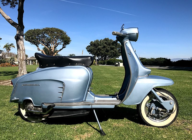 File:1966 Innocenti Lambretta Li125 Special Metallic Blue 1.jpg